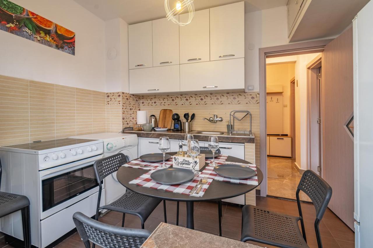 Vivid Condo By Ndk And Vitosha Blvd With Free Secured Parking And Ac Sofia Ngoại thất bức ảnh